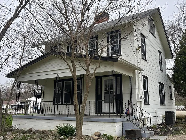 1690 Dyer Rd — Photo 1