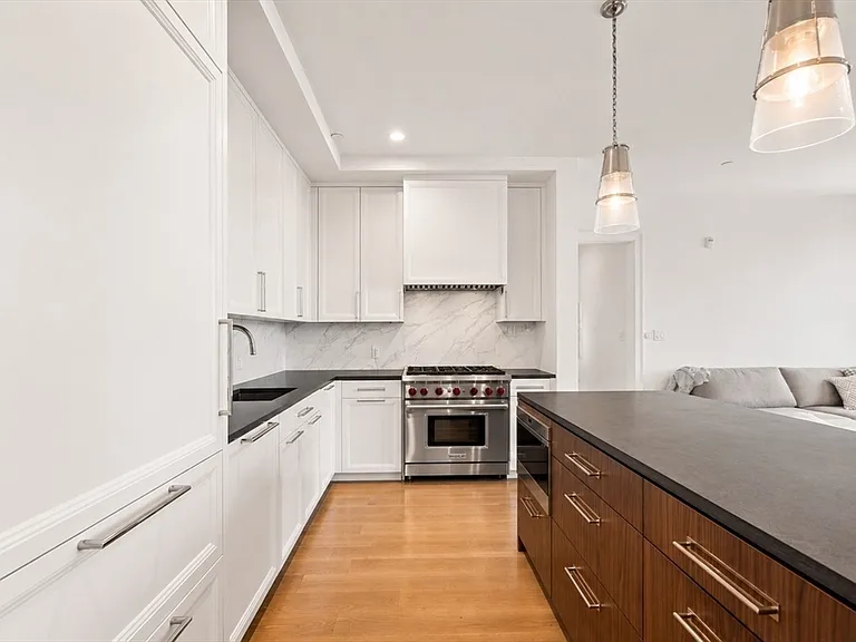 100 Linden St #203 — Photo 6