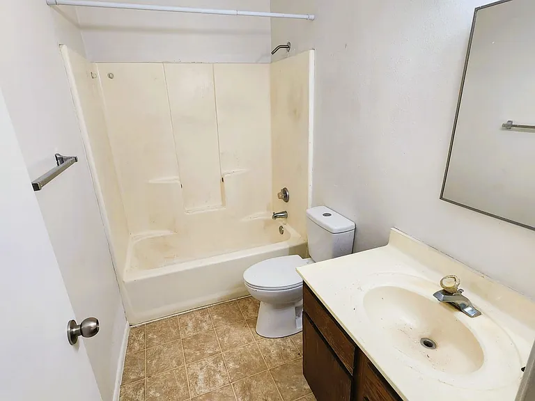 590 W 18th Ave #3 — Photo 1