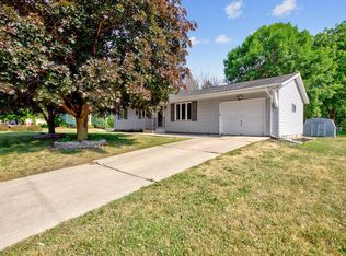 411 W Sharon St, Le Center, MN 56057