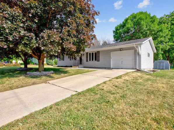 411 W Sharon St, Le Center, MN 56057