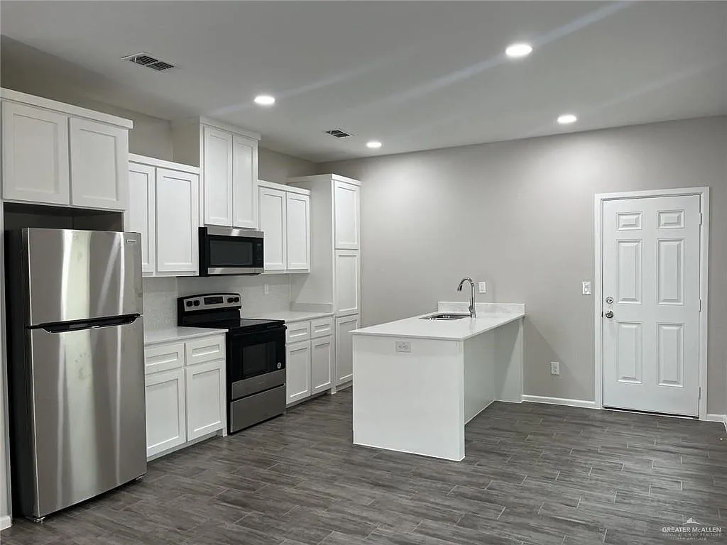 3 bed, 2.0 bath, $1,175 — Photo 4