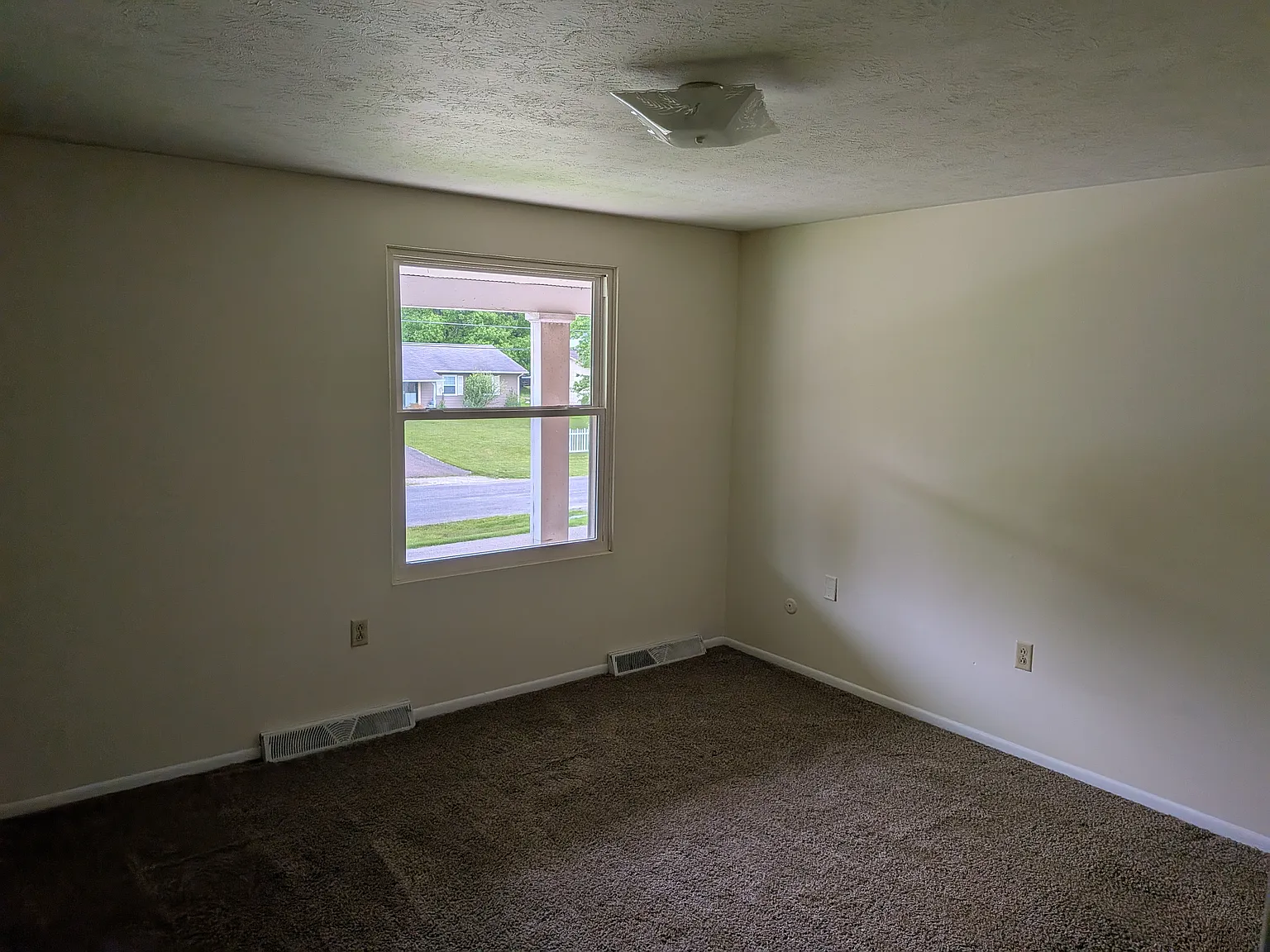 2 bed, $1,000 — Photo 4