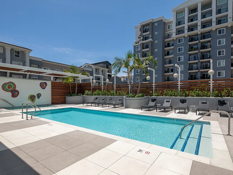 200 West Ocean Pool