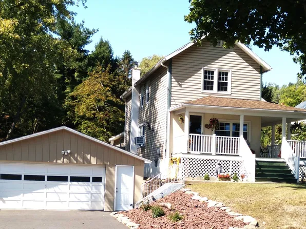 1744 Main St, Blakely, PA 18447