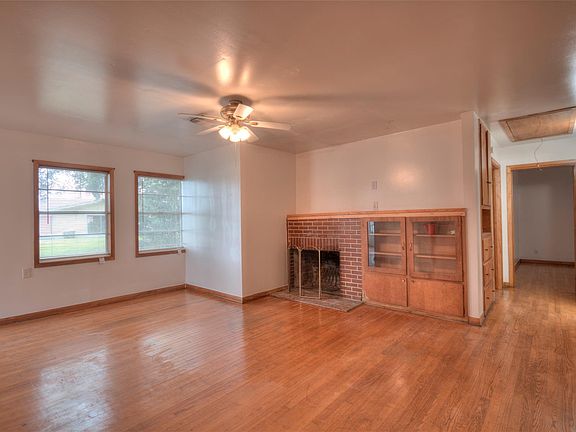 4th image of 7933 Broadway St