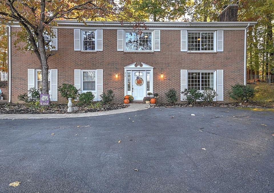 1st image of 212 Forest Hills Dr