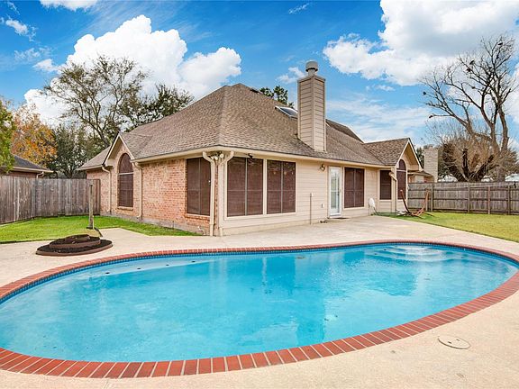 3rd image of 1427 Basswood Springs Ct