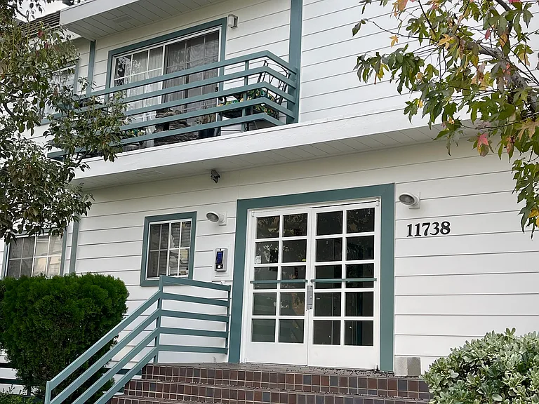 11738 Mayfield Ave #104 — Photo 2