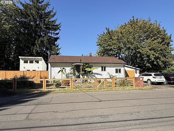 3rd image of 12839 SE Raymond St