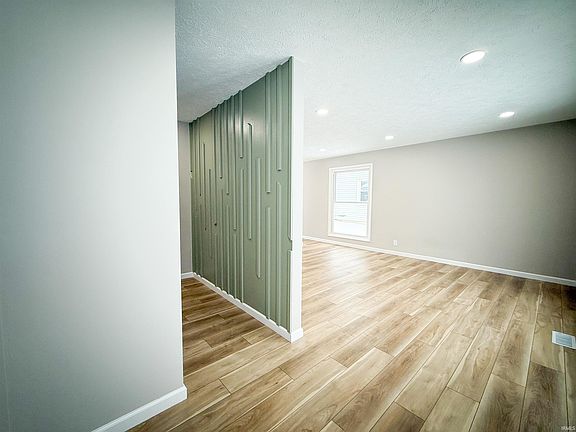 4th image of 1839 Renfrew Dr