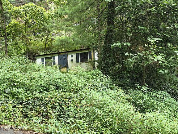 2nd image of 822 Heiden Dr