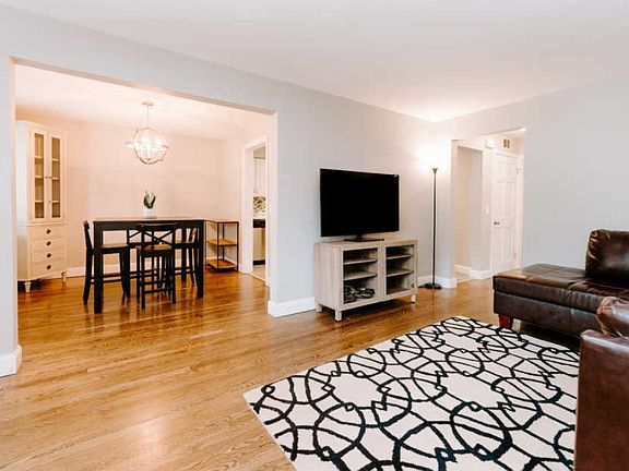 4th image of 3820 Queen Crest Ave