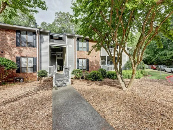 529 Warm Springs Cir, Roswell, GA 30075