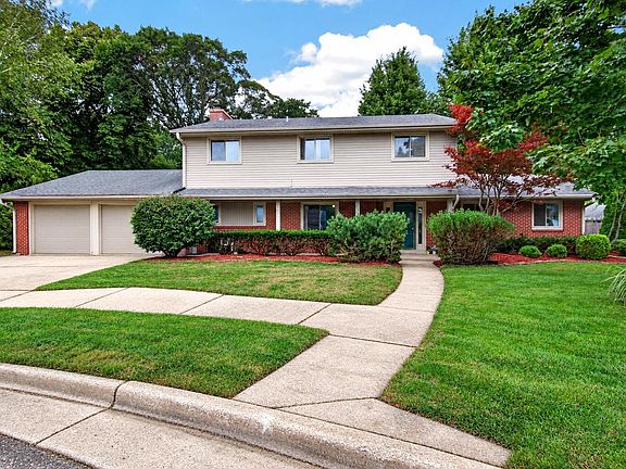 2nd image of 418 Jonathon DRIVE