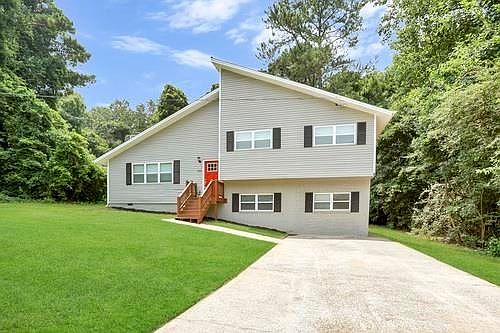 3rd image of 2898 Hyde Park Dr