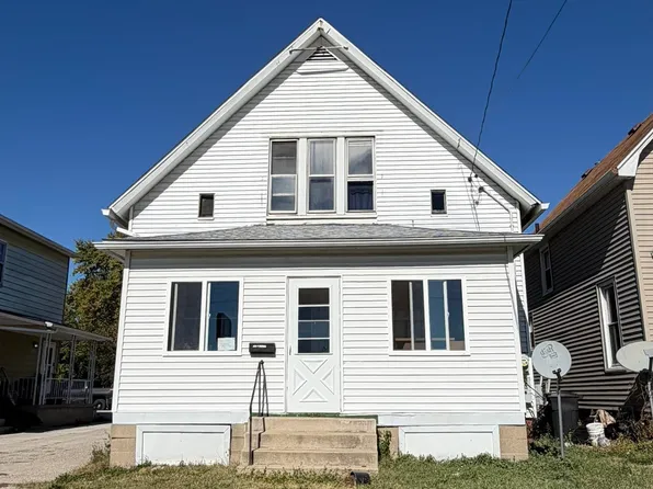 453 E Locust St, Canton, IL 61520