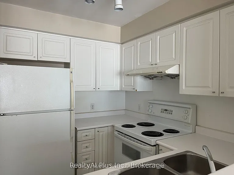 11 Lee Centre Dr #701 — Photo 6