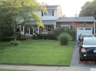 36 Balsam Ln, Commack, NY 11725