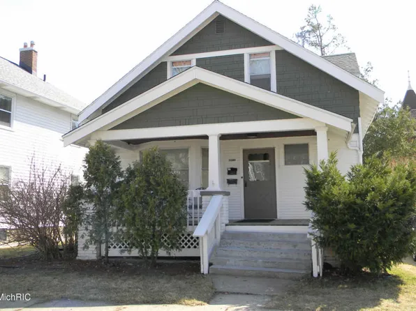 1046 Courtney St NW, Grand Rapids, MI 49504