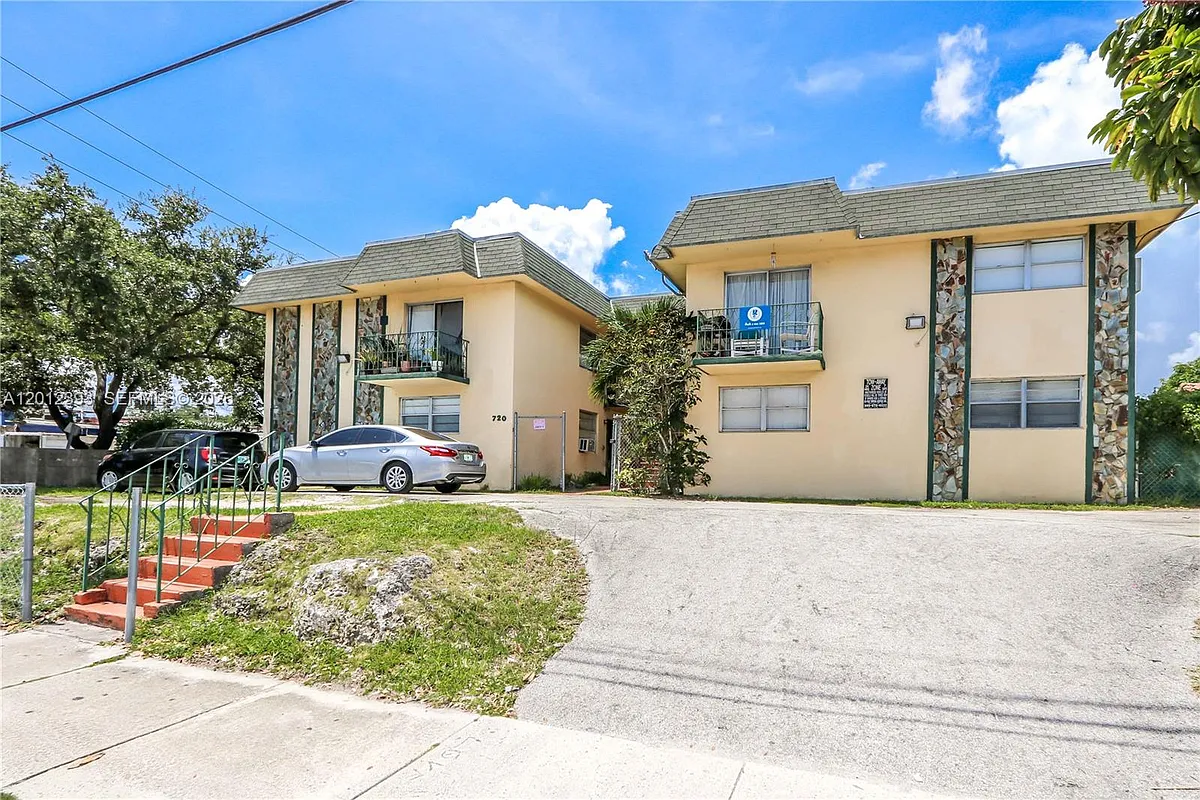 Building Photo - 720 NW 27th Ct #7