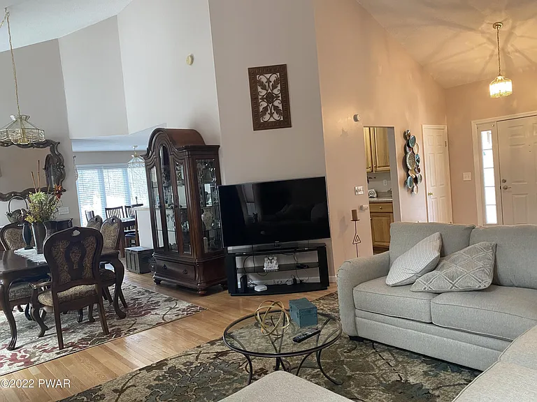 101 Pommel Dr — Photo 9