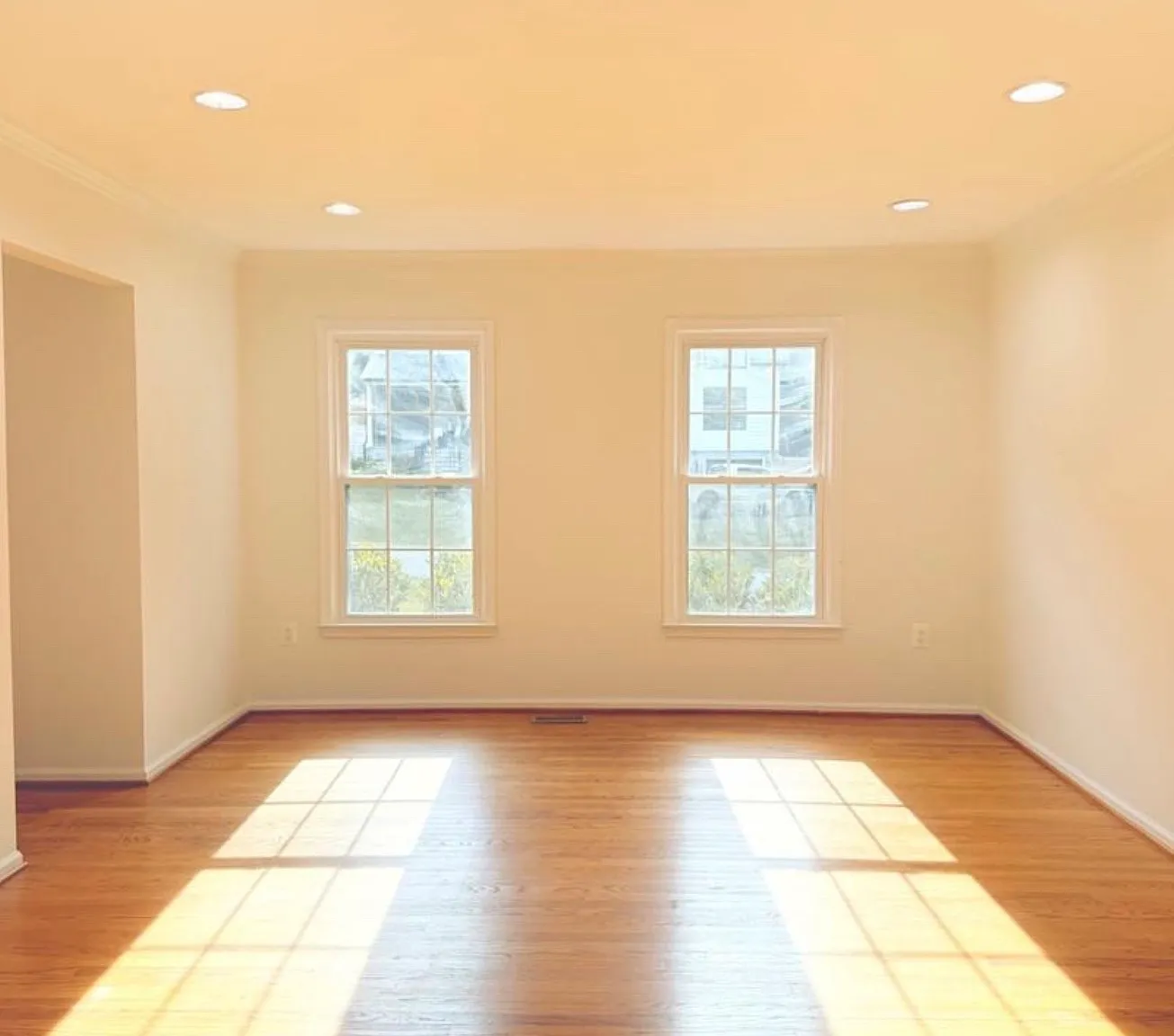 9614 Locust Hill Dr — Photo 3