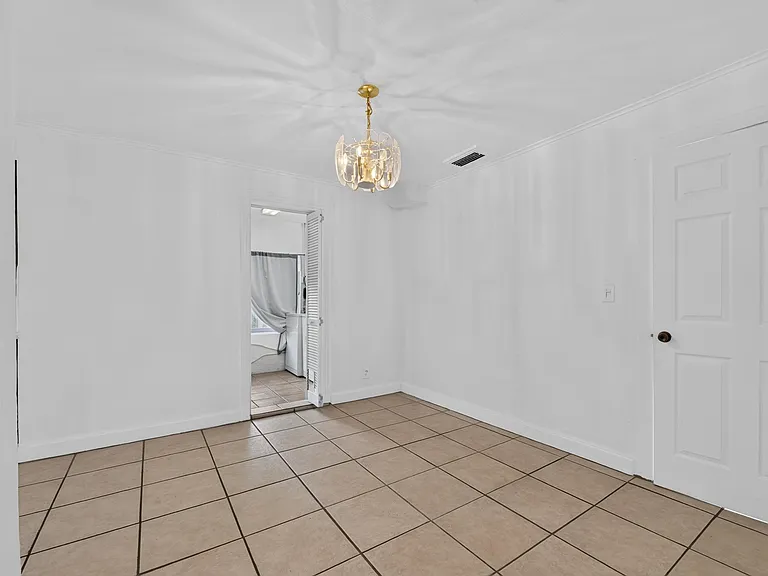 1005 E Flora St — Photo 8