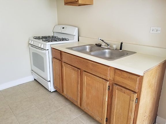 3rd image of 1934 E 74th St APT 204