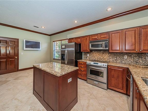 4th image of 1095 Dartford Dr