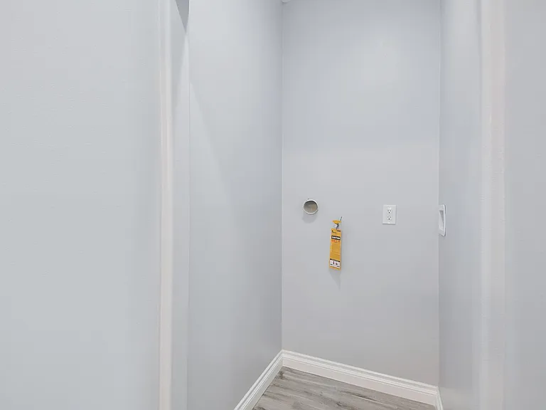 513 S Oak St — Photo 26