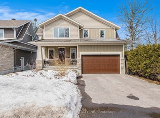35 Saint Claire Ave, Ottawa, ON K2G2A1
