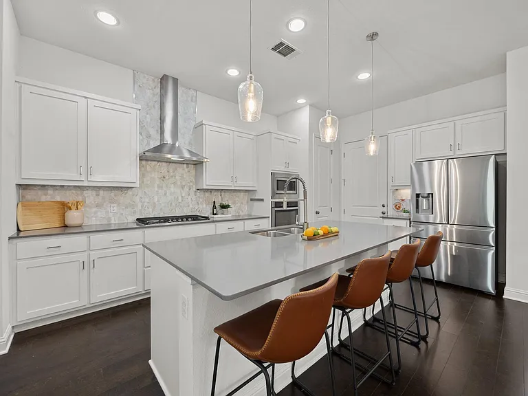 5305 Mandevilla Dr — Photo 3