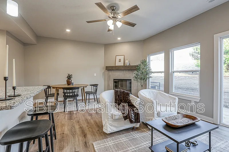 3 bed, 2.5 bath, $1,600 — Photo 3