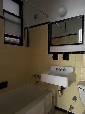 Rented by Eric Goodman Realty Corp | media 4