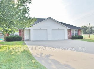 107 NW Parker Dr, Grain Valley, MO 64029