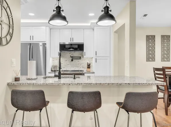 56471 Chesapeake Trl, Shelby Township, MI 48316