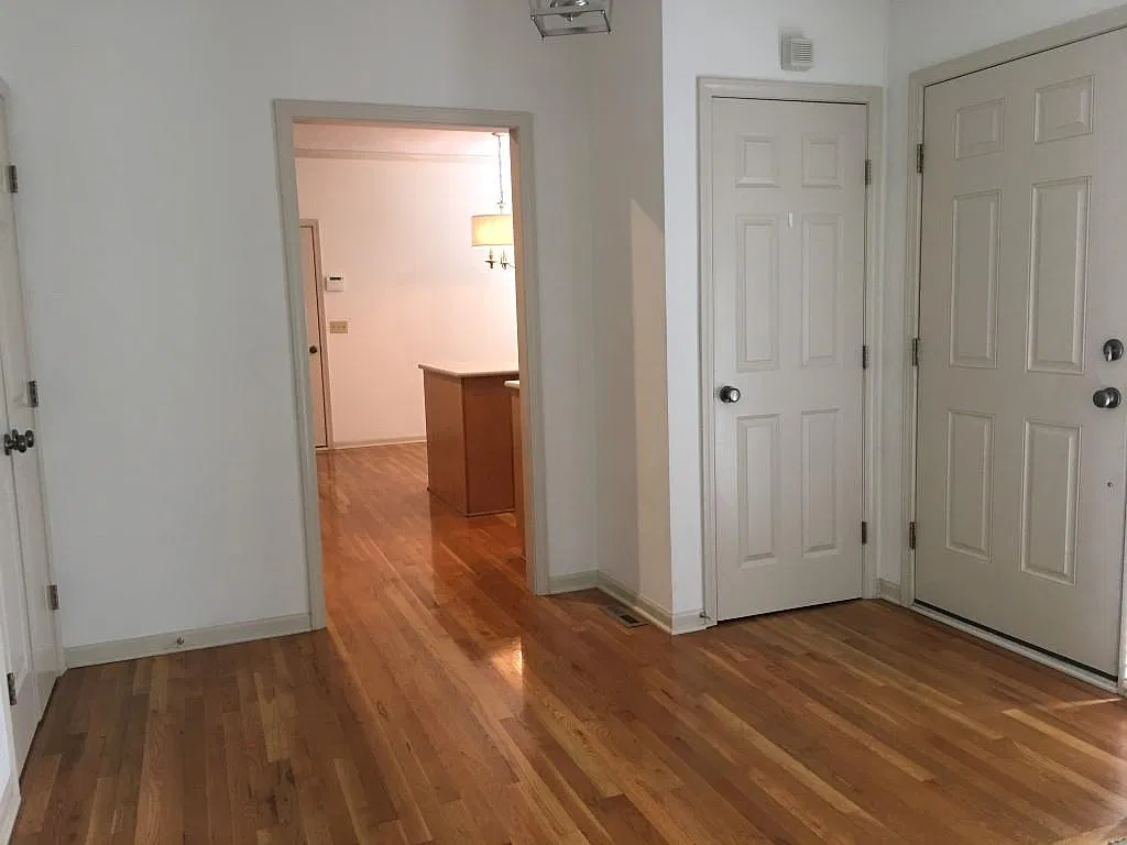 3 bed, 2.5 bath, 2222 sqft, $2,195 — Photo 2