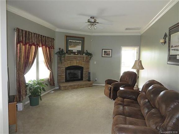 3rd image of 2670 Silverbrook Dr