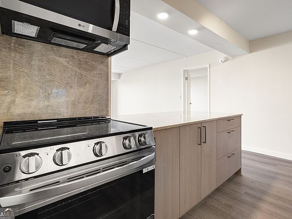 5th image of 2460 Peachtree Rd NE #903