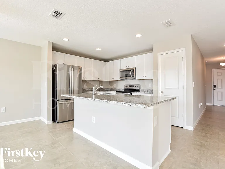 610 Lindbergh Way — Photo 6