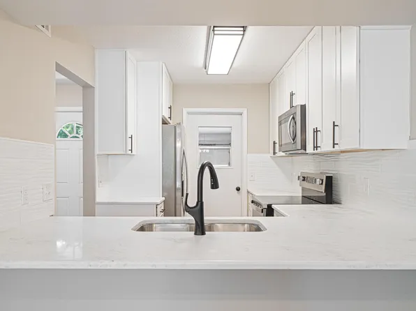 48 4th Ave, Shalimar, FL 32579