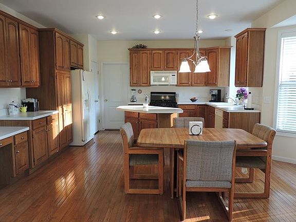 4th image of 7642 Piney Meadow Ln