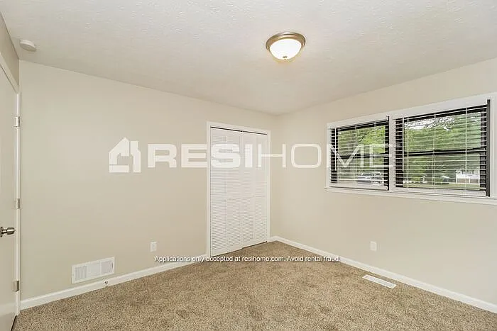 4087 Essex Dr — Photo 11