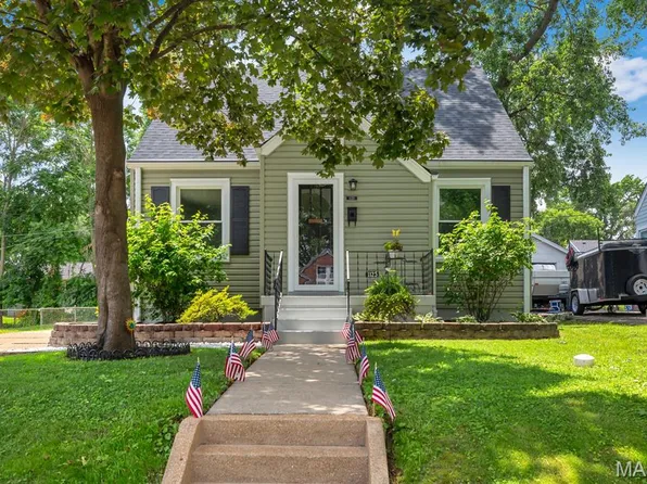 1125 Tompkins St, Saint Charles, MO 63301