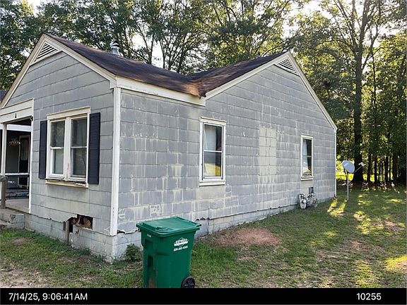 2nd image of 202 Delta St