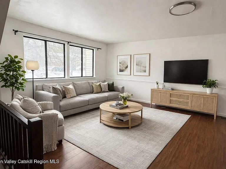 259 Village Ct — Photo 2