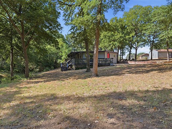 3rd image of 1001 Green Tree Dr
