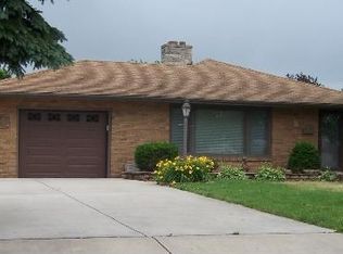 910 Catherine St, Joliet, IL 60435