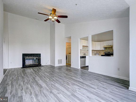 4th image of 2452 Apple Blossom Ln APT 304